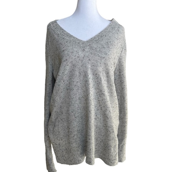 Gap Textured V-Neck Sweater in White and Black Size Medium - Picture 1 of 5